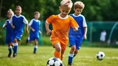 谢丽君成为中超首位女性裁判，精彩赛事见证里程碑